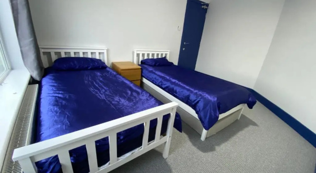 Harewood Lodge - Single and Double Rooms Self Serve Apartment, Varaa Huoneisto Asunnot kohteessa Merseyside, Huoneisto