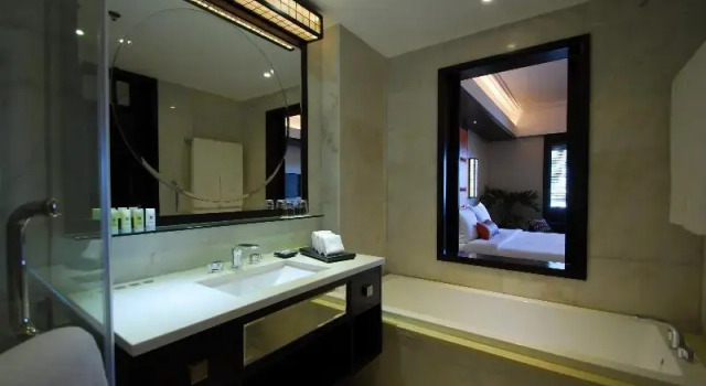 Двухместный номер Standard с балконом и с видом на океан BE Grand Resort, Bohol