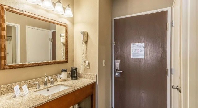 Четырёхместный номер Standard Comfort Inn Tucson Central