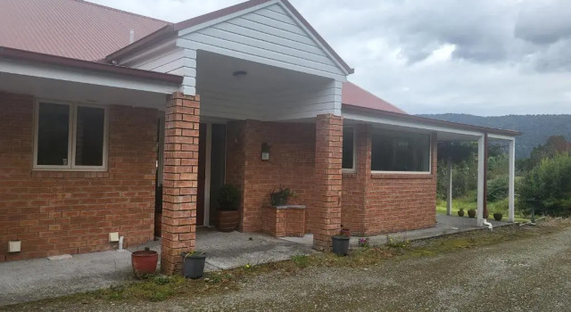 Коттедж с 6 комнатами Misty Peaks Guesthouse