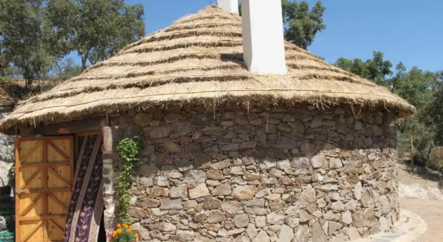 Alojamiento Los Chozos, Забронировать Отель Касалья-де-ла-Сьерра Sierra Norte de Sevilla