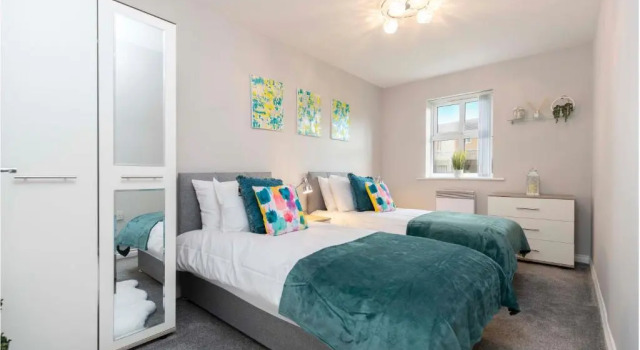 2 Bedroom Apartment in Darlington with Free Parking & Smart TV