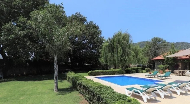 Вилла Villa BLN1 by JoyLettings