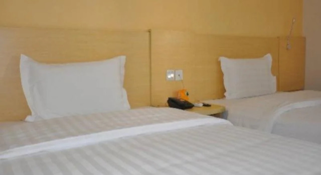 7Days Nanning Guangxi University East Gate Branch, Rezerwuj Hotel Hotele w Nanning z parkingiem, Parking