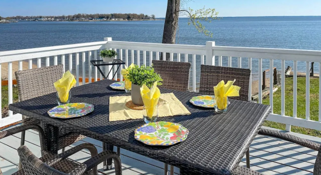Waterfront Cottage w/ Private Beach + Deck!, Buchen Sie Ferienhaus Colonial Beach Virginia