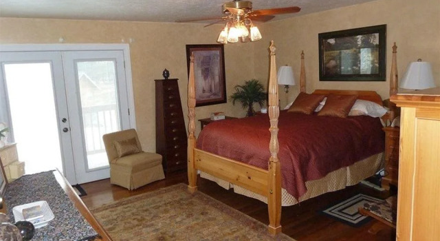 Bad Rock Bed and Breakfast Inn, Забронировать Отель Отели Flathead Valley с парковкой, Парковка