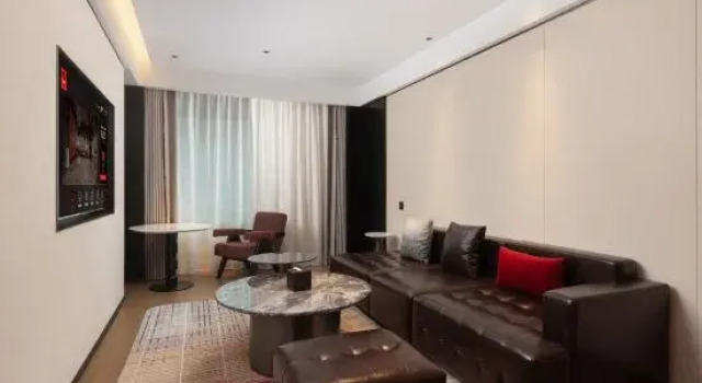 Люкс Radisson RED Wuhan Jianghan Road Pedestrian Street Riverside