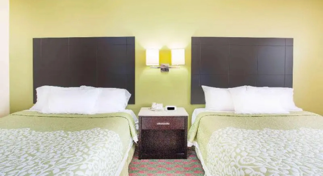 Четырёхместный номер Standard Days Inn by Wyndham Lexington NE