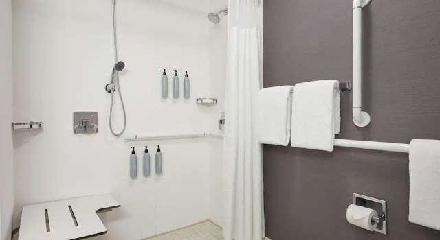 Четырёхместный номер Standard Courtyard by Marriott Poughkeepsie