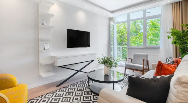House w Garden 10 min to City s in Beyoglu, Забронировать Дом для отпуска Виллы Стамбула, рядом с Цветочный пассаж, Вилла