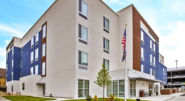 Кровать в общем номере SpringHill Suites by Marriott Pittsburgh Butler/Centre City