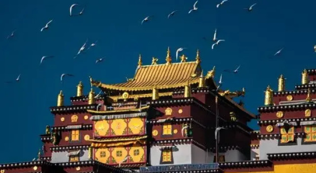Jingyue·City View | CHILL LUXURIOUS INN Oxygen-Enhanced Heated Homestay (Dukezong Ancient Town)