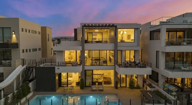 Luxury Beachside 7 Bedroom Home