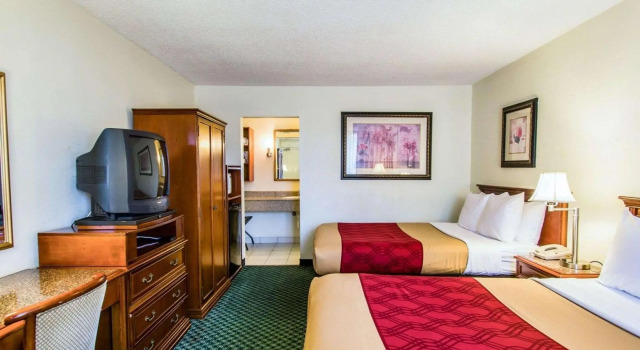 Четырёхместный номер Standard ISLAND HOTEL of Space Coast