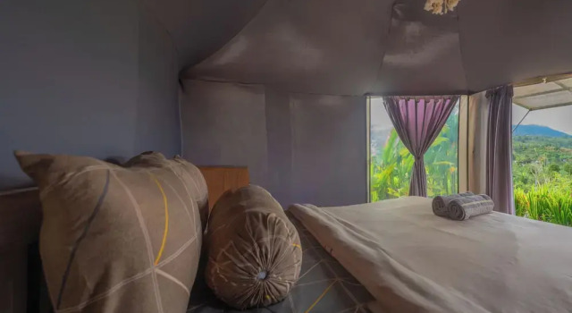 Тент с видом на горы Alam Kita Glamping & Plantation