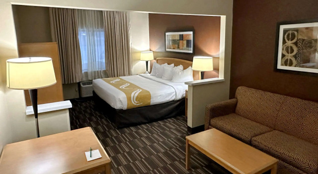 Двухместный люкс Quality Suites Near West Acres