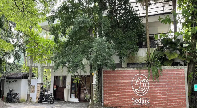 R Residence Jakarta