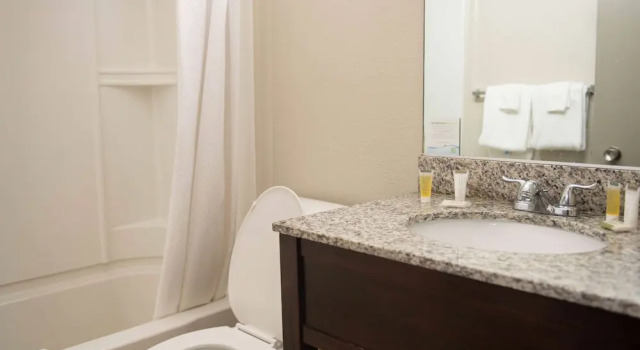 Четырёхместный номер Superior Days Inn by Wyndham Waynesboro