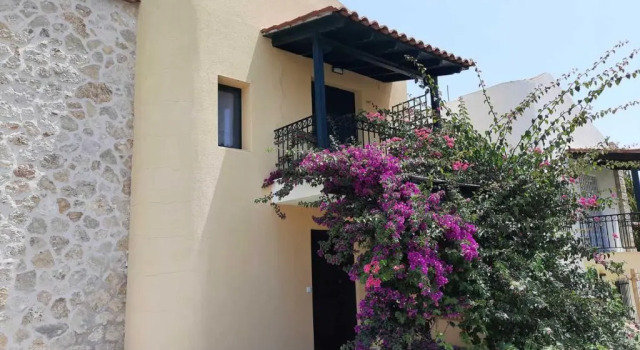 Spacious Holiday House with Shared Pool, Book Hotel Hanioti 