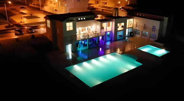 Surfer's Bay Surfcamp, Rezervovat Hotel Hotely v Oeste s parkováním, Parkování