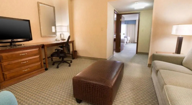 Люкс Drury Inn & Suites Birmingham Lakeshore Drive