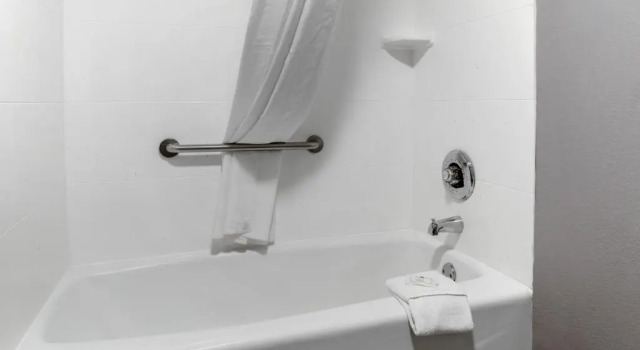 Четырёхместный люкс Quality Inn & Suites Bedford West