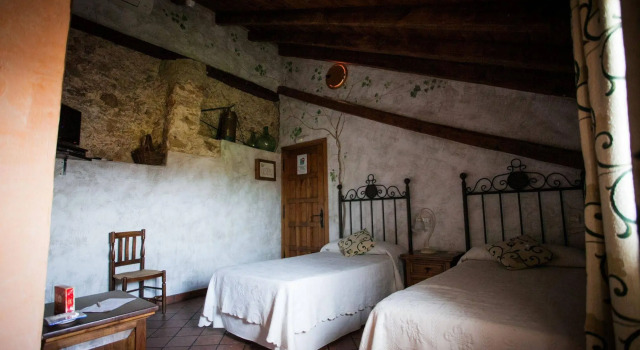 Casa Rural La Graja, Varaa Lomakeskus Hotellit Madridin maakunta pysäköinnillä, Pysäköinti