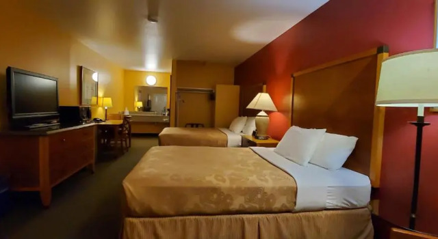 Четырёхместный номер Standard Olympic View Inn