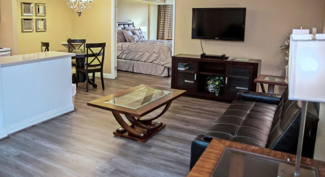 Custom Suites at the Jockey Club, Boek Hotel Hotels in Paradise. met parkeren, Parkeren