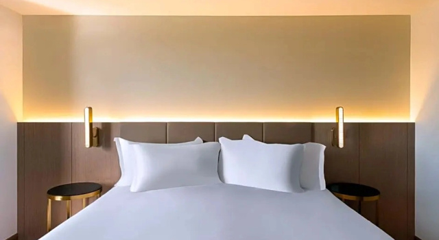Двухместный люкс с видом на бассейн Dolce by Wyndham Hollywood