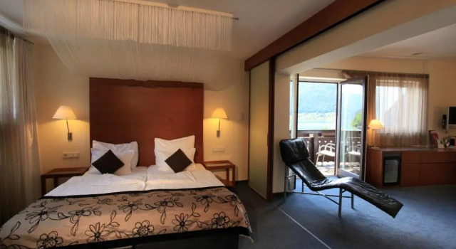 Люкс с балконом и с видом на озеро Romantik Hotel Im Weissen Rössl am Wolfgangsee