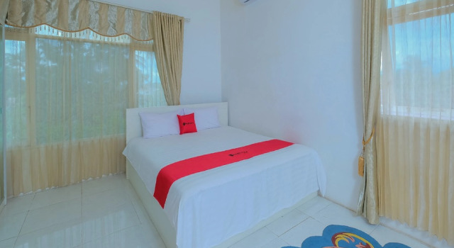 RedDoorz Syariah near Museum Lambung Mangkurat 2, Book Guesthouse Banjarbaru 
