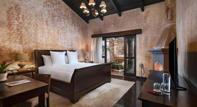 Полулюкс El Convento Boutique Hotel