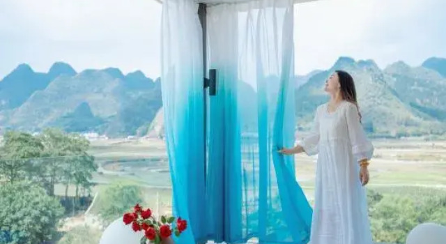 Fengsan Holiday Inn, Varaa Hotelli Xingyi Guizhou