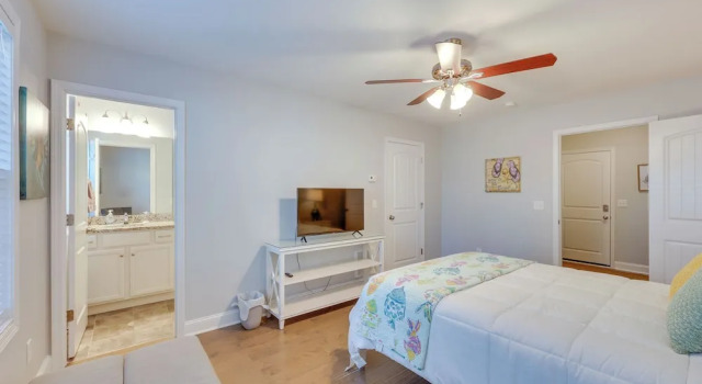 Апартаменты Townhome w/ 2 Decks: Walk to Ocean!