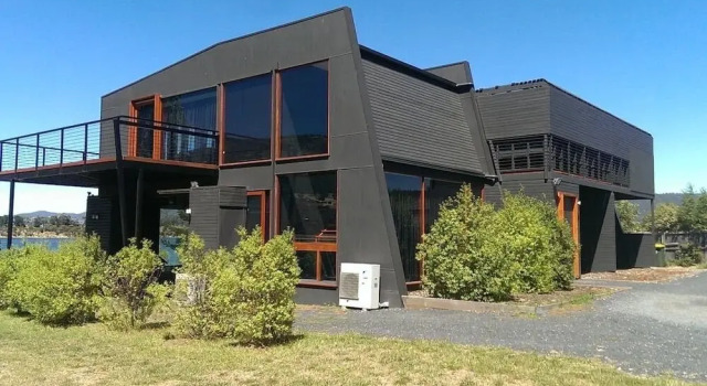 Hobart Waterfront Luxury Retreat, Book Apartment Brighton Tasmania