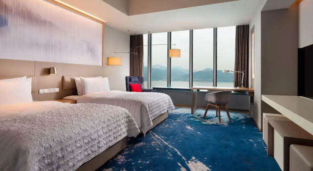 Четырёхместный номер Standard с видом на реку Le Meridien Hangzhou, Binjiang