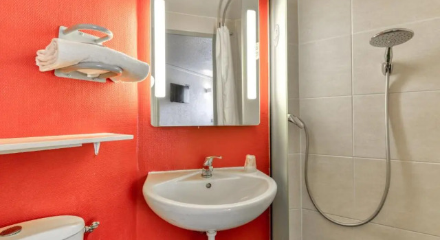 Четырёхместный номер Standard B&B HOTEL Narbonne 2
