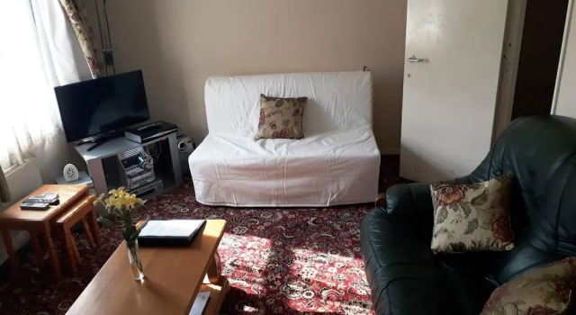 Коттедж House with a garden in Arnos Grove