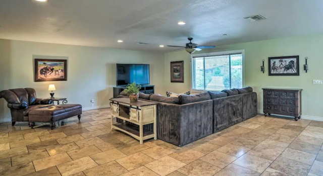 Modern Glendale Desert Destination w/ Patio!, Prenota Casa vacanze Glendale 