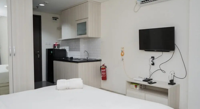 Warm And Cozy Studio Bintaro Icon Apartment, Book Apartment Hotels in South Tangerang with a Pool, Swimming Pool
