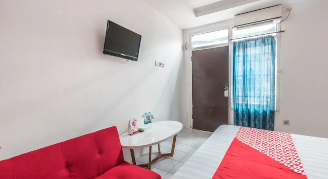 Номер Deluxe OYO 947 Angel Home Stay Syariah Near Atrium Pondok Gede, Museum Monumen Pancasila, Taman Mini