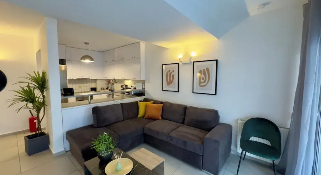 Minimalist 2Bedroom Apartment with Balcony in the heart of Athens, Забронировать Апартаменты/квартира Афины Острова Саронического залива - Аттика, рядом с Theocharakis Foundation