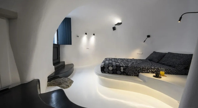 The Luna Cavern 2 with Hot Tub White, Забронировать Апартаменты/квартира Тира Santorini Caldera, рядом с Музей досторического города Тира