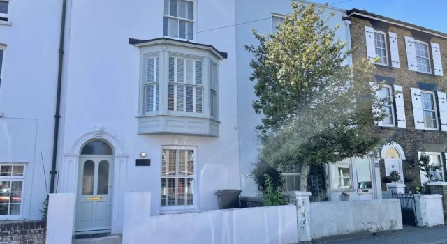 Beautiful coastal townhouse with parking - Oyster House, 予約 ホテル Deal ケント