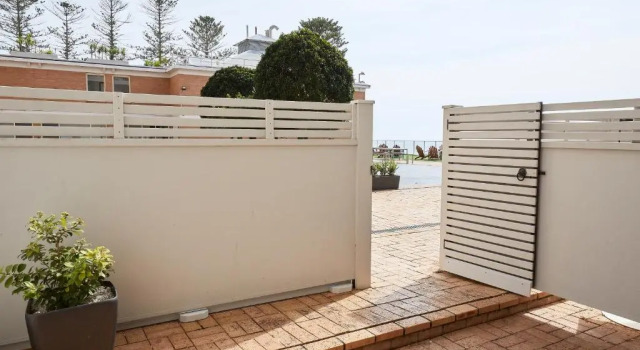 Шестиместный номер Standard с балконом Crowne Plaza Terrigal Pacific by IHG