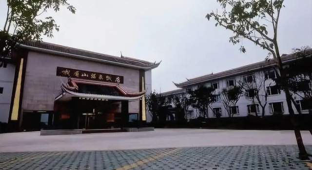 Lingxiu Hot Spring of Emei Mountain