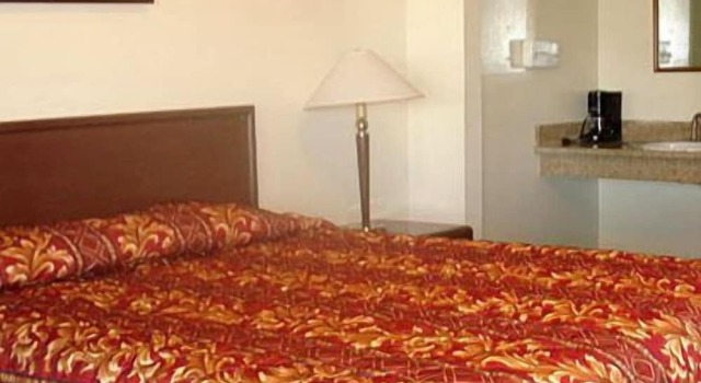Holiday Motel Waynesburg, Buchen Sie Motel Waynesburg Pennsylvania