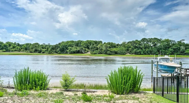 Modern Oak Island Escape: 1 Mile to Long Beach!