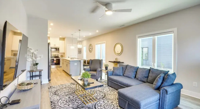 2 Mi to Duke University: Townhome in Durham!, Забронировать Апартаменты/квартира Дарем Raleigh-Durham Metropolitan Area, рядом с Mechanics &amp; Farmers Bank